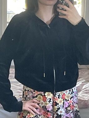 Forever 21 Black Cropped Velour/Velvet Zip-Up Hoodie Jacket
